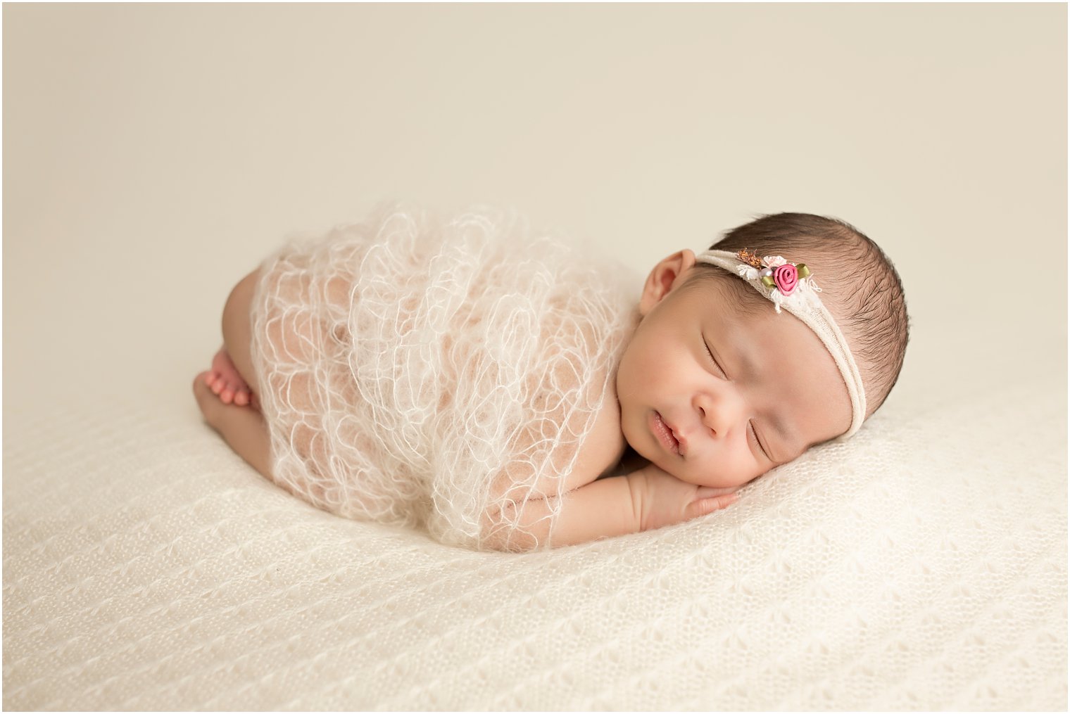 Sleepy newborn girl | Photo by Idalia Photography