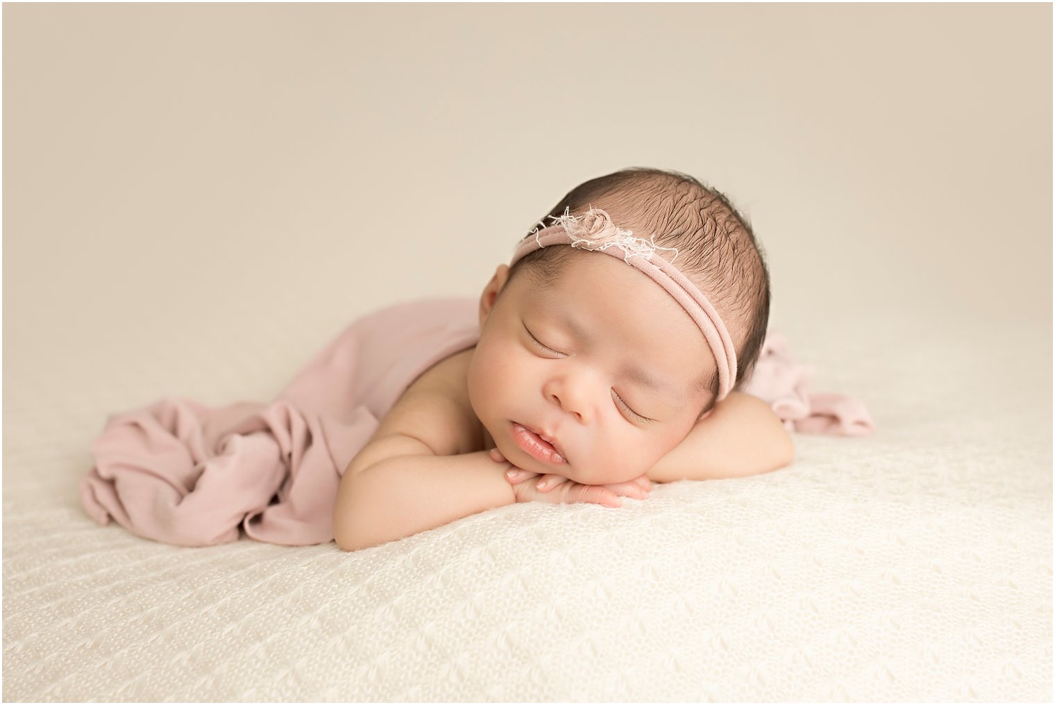 Newborn in chin on hands pose | Photo by Idalia Photography