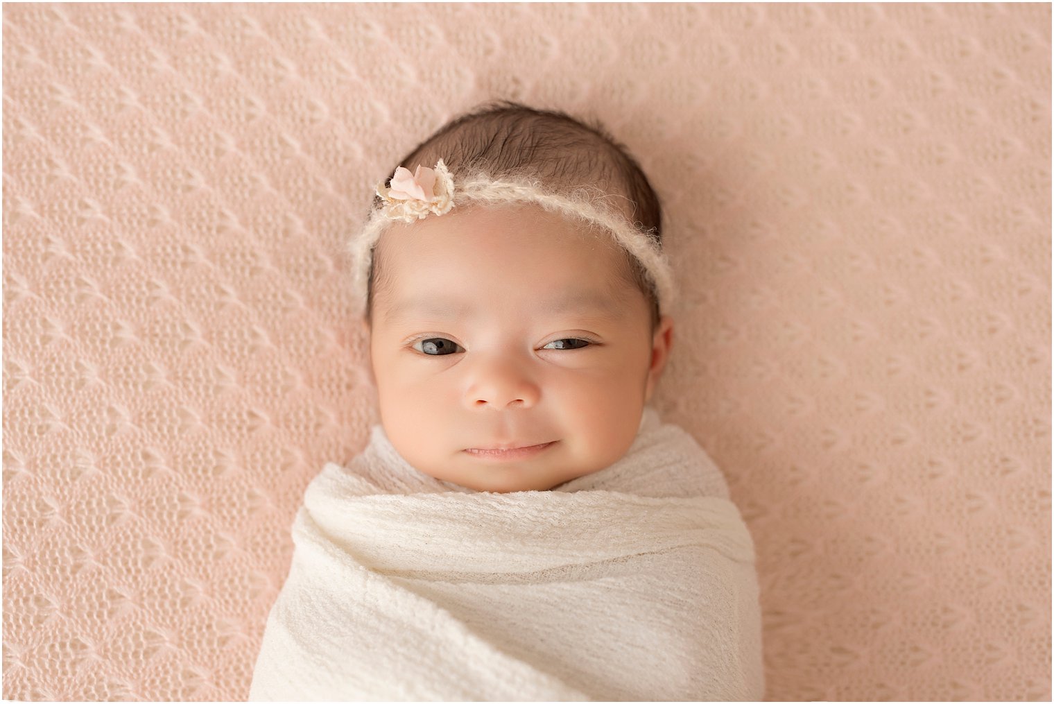 Cute newborn photo of baby with open eyes | Photo by Idalia Photography