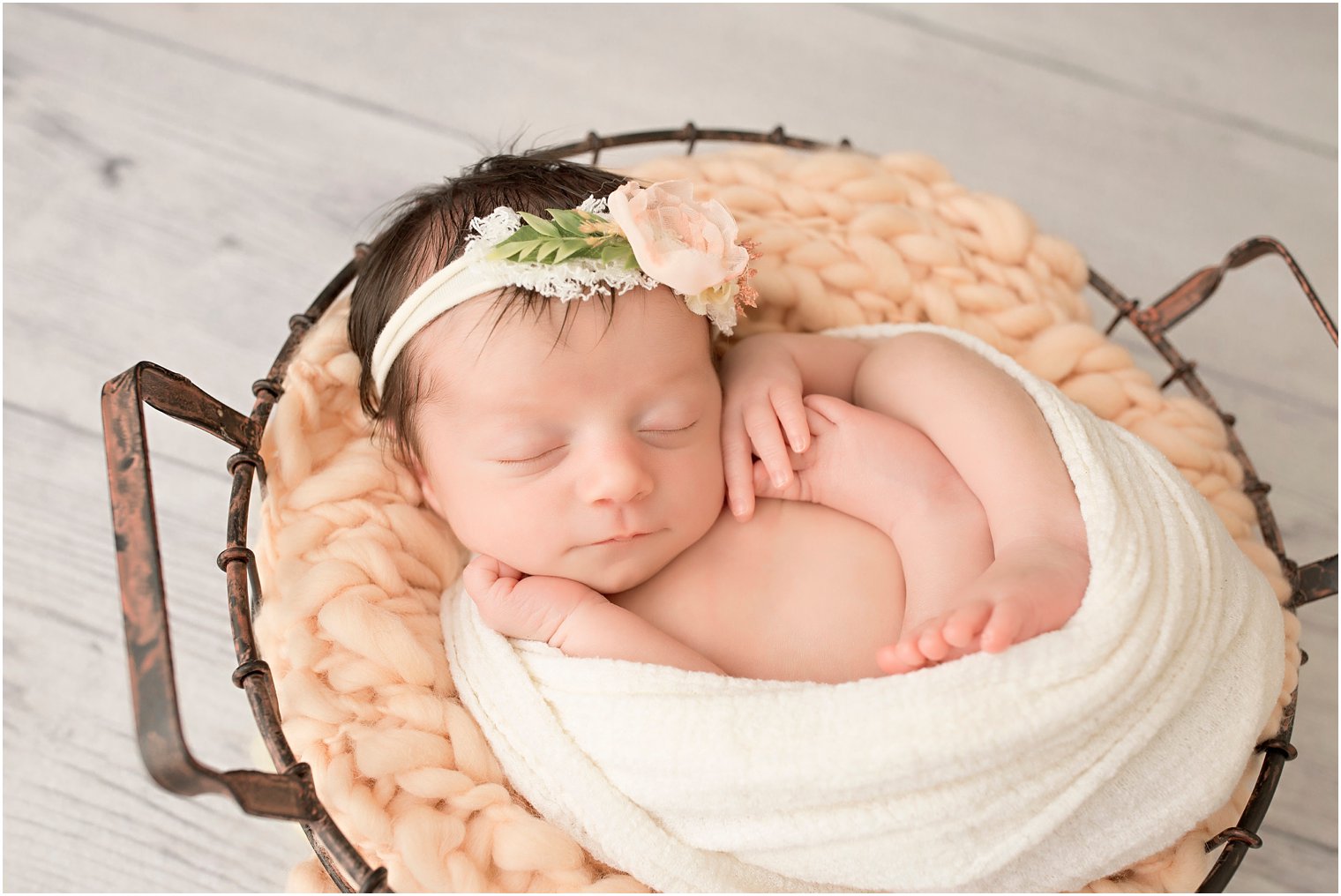 Sleepy newborn photo | Photo by Idalia Photography
