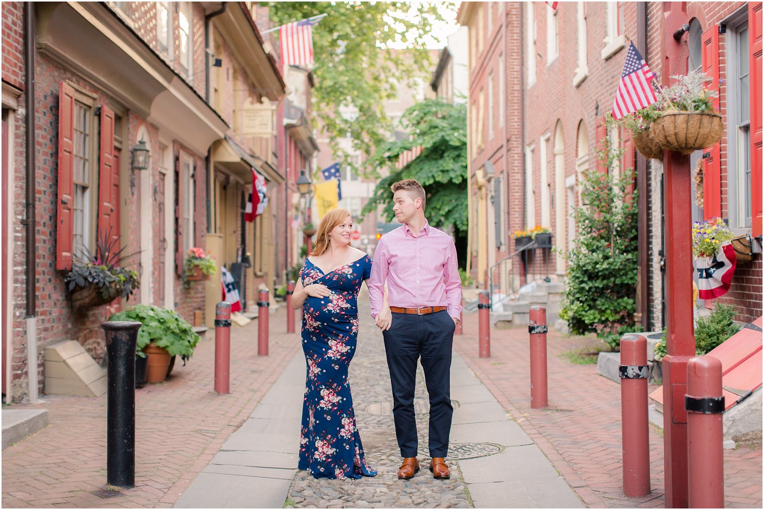 Maternity photo in Elfreth's Alley in Philly