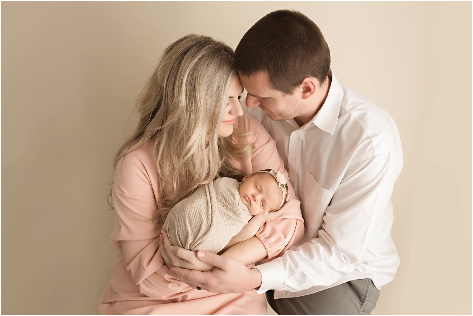 Newborn with parents | Burlington County Newborn Photographer | Newborn session by Idalia Photography