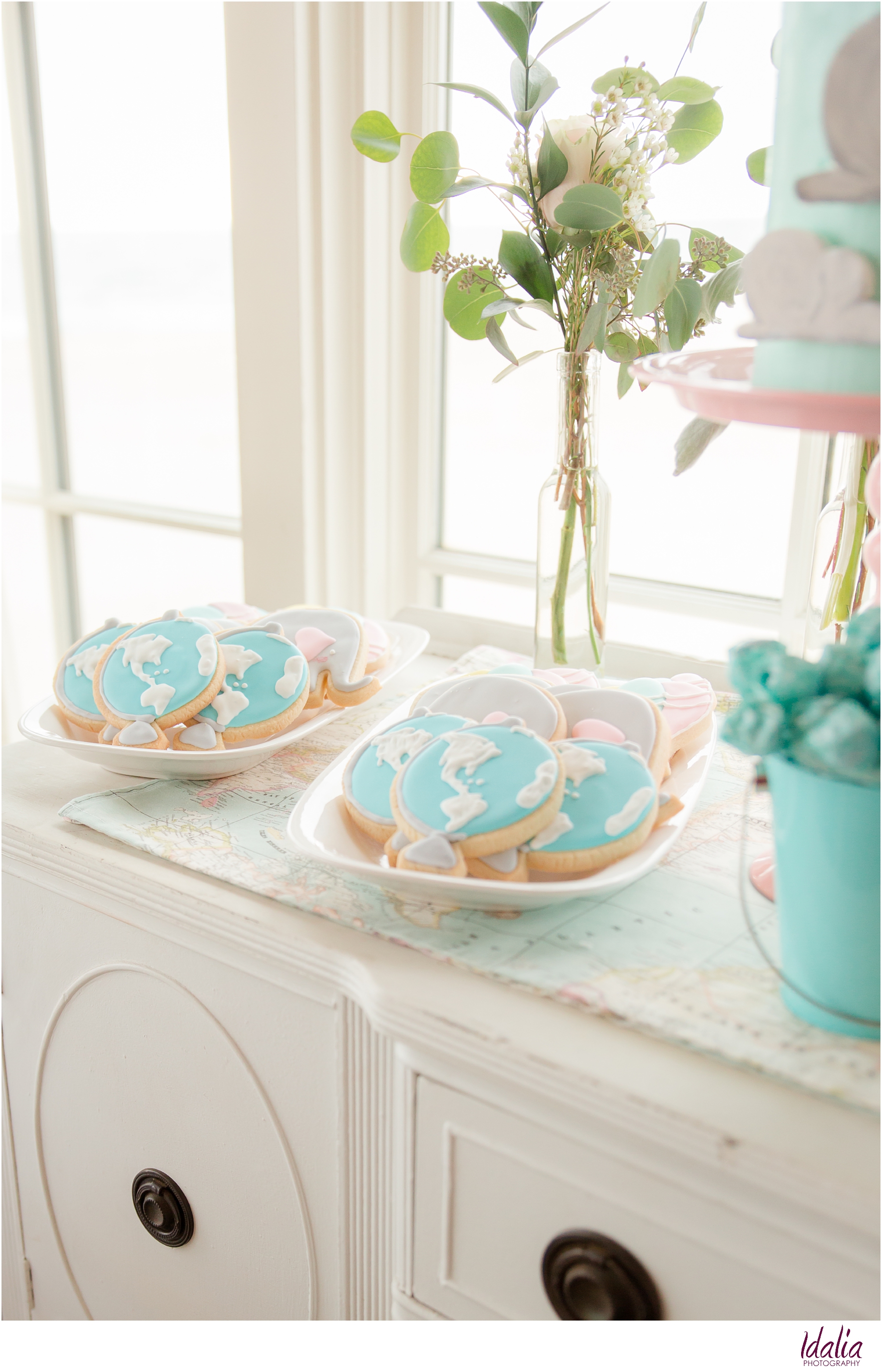 Travel-themed baby shower | Globe cookies by Pastry Paige | Photo by Idalia Photography