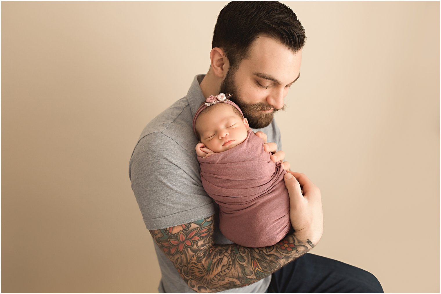 Newborn girl with her father | Photos by Newborn Photography