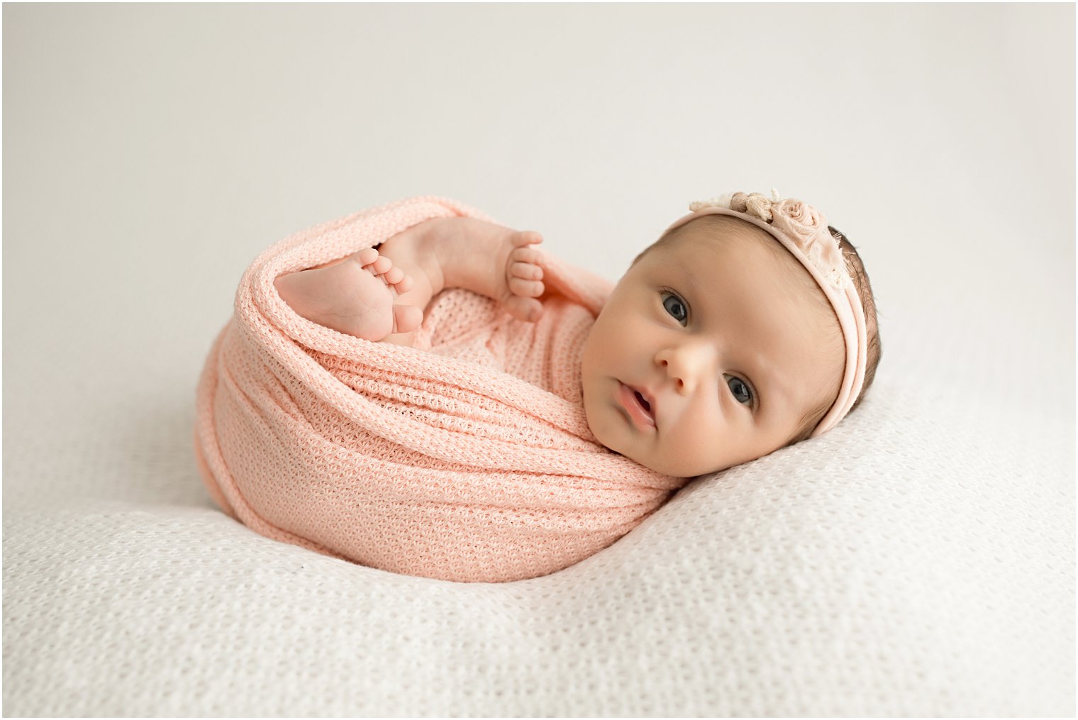 Awake newborn photo | Burlington County Newborn Photographer | Newborn session by Idalia Photography